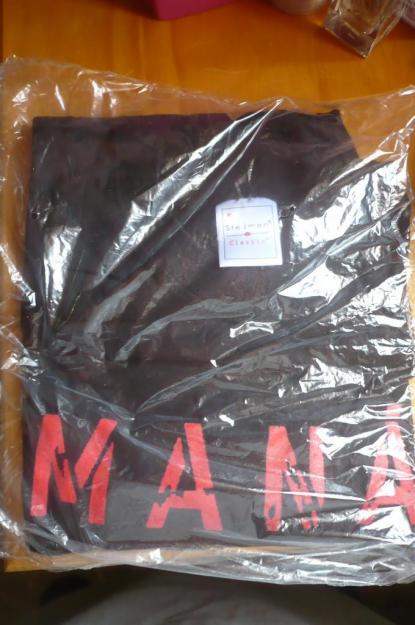 Vendo camiseta y CD Maná Amar es Combatir