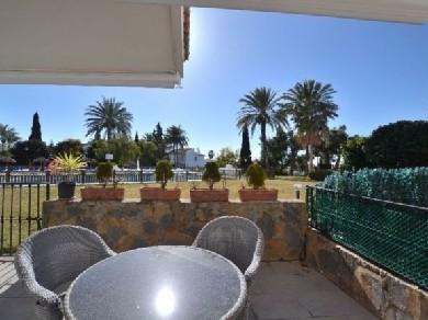Apartamento con 2 dormitorios se vende en Marbella, Costa del Sol