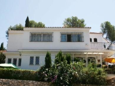 Chalet con 4 dormitorios se vende en Fuengirola, Costa del Sol