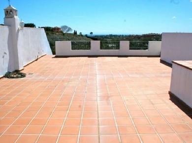 Apartamento con 2 dormitorios se vende en Marbella, Costa del Sol