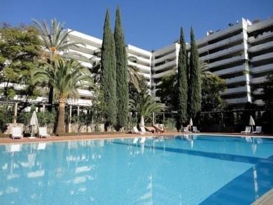 Apartamento con 3 dormitorios se vende en Marbella, Costa del Sol