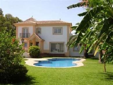 Chalet con 4 dormitorios se vende en Benalmadena Costa, Costa del Sol