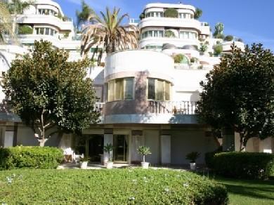 Apartamento con 4 dormitorios se vende en Marbella, Costa del Sol