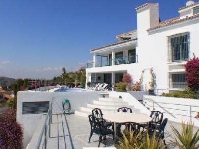 Chalet con 5 dormitorios se vende en Malaga, Costa del Sol