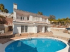 Chalet con 4 dormitorios se vende en Benalmadena Costa, Costa del Sol - mejor precio | unprecio.es