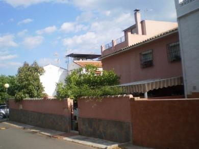 Chalet con 3 dormitorios se vende en Marbella, Costa del Sol