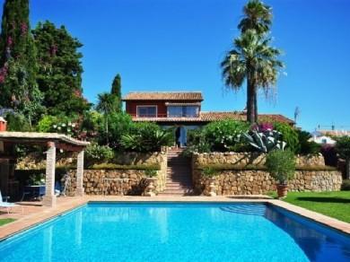 Chalet con 3 dormitorios se vende en Marbella, Costa del Sol