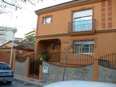 Chalet con 5 dormitorios se vende en Fuengirola, Costa del Sol