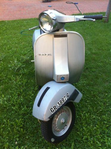 SCOOTER VESPA 200 DS
