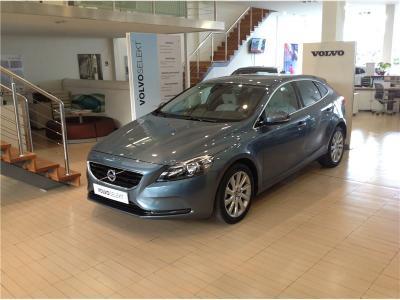 Volvo v40 d2 momentum + style