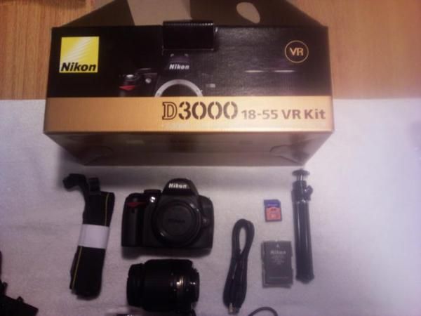 Nikon D3000 + Objetivo18-55 + funda+2Gb+tripode