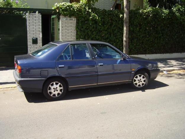 Lancia Dedra azul marino