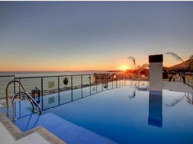 Apartamento con 2 dormitorios se vende en Estepona, Costa del Sol