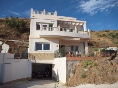 Chalet con 4 dormitorios se vende en Arenas, Axarquia