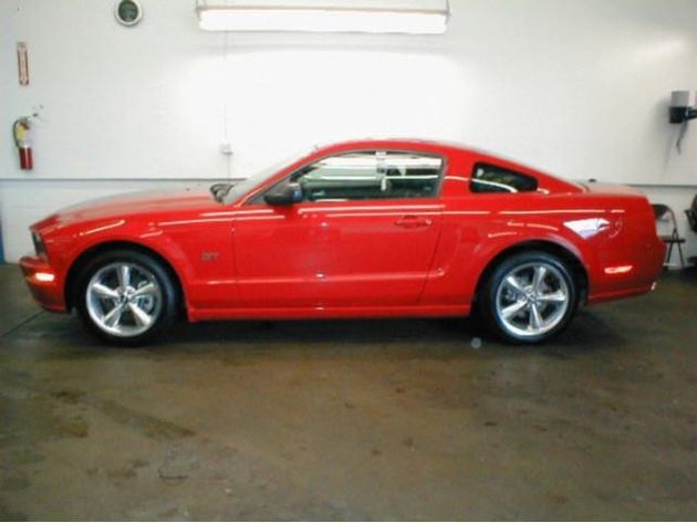 FORD MUSTANG GT V8