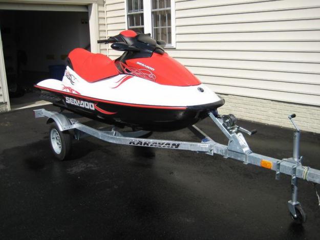 2009 Sea Doo Wake 155 con remolque