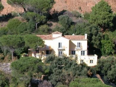 Chalet con 5 dormitorios se vende en Marbella, Costa del Sol