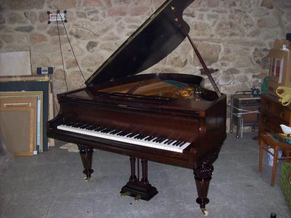 PIANO DE COLA RONISH