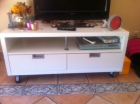 VENDO MESA DE SALON PARA TV Y SOFA DE TELA PARA DOS PERSONAS - mejor precio | unprecio.es