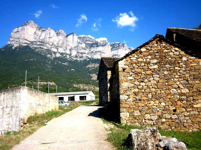 Se vende  casa-borda-pajar en araguás