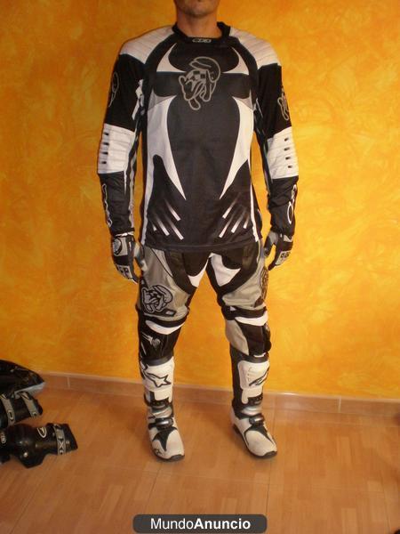 TRAJE COMPLETO DE MOTO-CROS