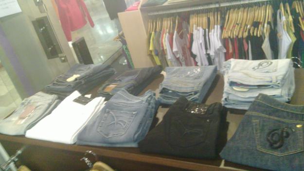 VENDO RESTOS DE TIENDA POR CIERRE