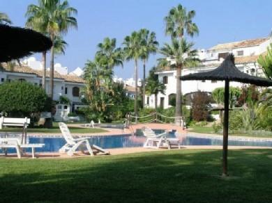 Adosado con 3 dormitorios se vende en Estepona, Costa del Sol