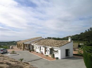 Chalet con 5 dormitorios se vende en Estepona, Costa del Sol