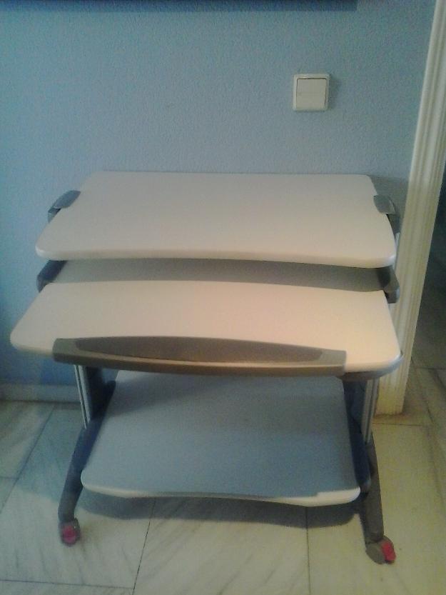 Mesa de ordenador semi-nueva