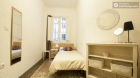 Rooms available - Beautiful 5-bedroom apartment in central Puerta del Sol - mejor precio | unprecio.es