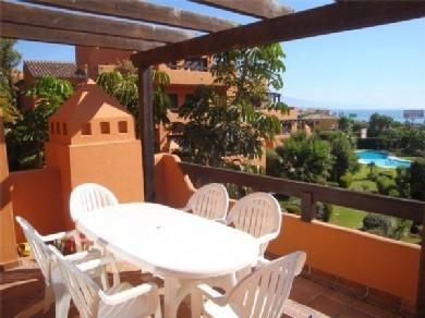 Apartamento con 2 dormitorios se vende en Estepona, Costa del Sol