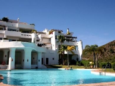 Apartamento con 3 dormitorios se vende en Marbella, Costa del Sol