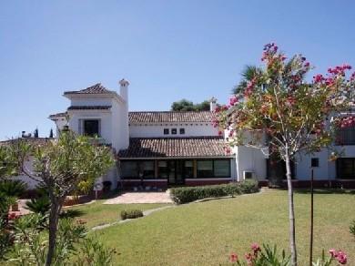 Chalet con 7 dormitorios se vende en Benalmadena Costa, Costa del Sol