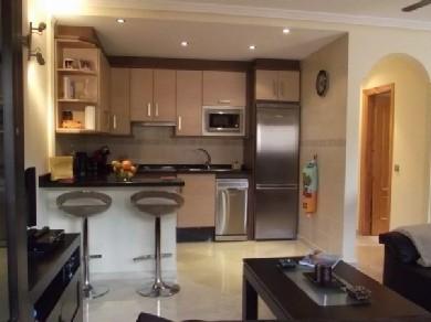 Apartamento con 2 dormitorios se vende en Marbella, Costa del Sol