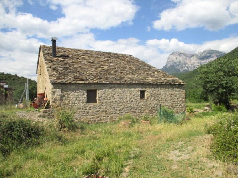 Casa de piedra con jardin de 1449 m2 en labuerda pirineo de huesca