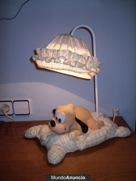 Pamplona vendo Lámpara de techo, lamparita de mesilla y perchero baby Pluto