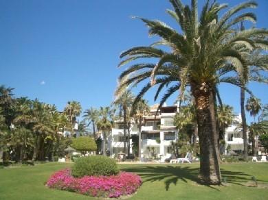 Apartamento con 2 dormitorios se vende en Estepona, Costa del Sol