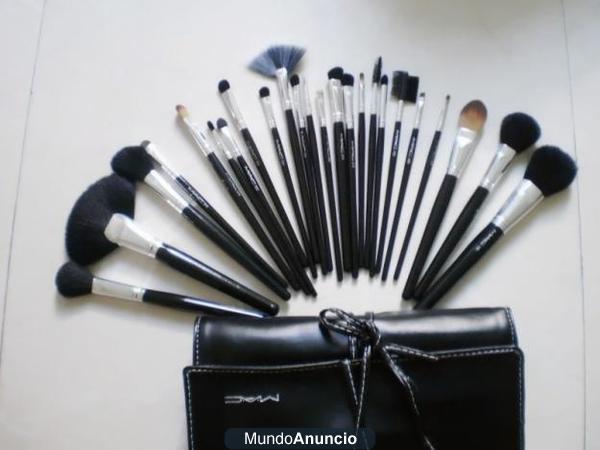 Manta de 24 brochas mac de maquillaje