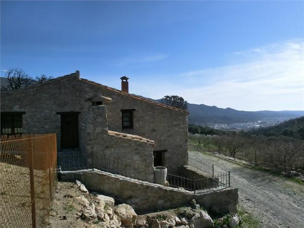 Masia de piedra en alt emporda- costa brava- la jonquera