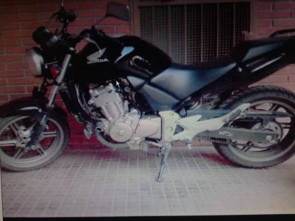 SE VENDE HONDA CBF 500    8000 km ABS