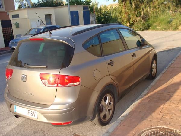 vendo coche seat altea gris XL año 2007 con 28000 km-12000 euros-