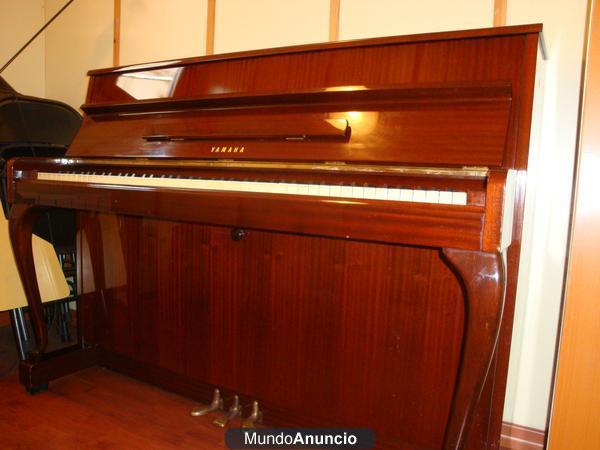 Es ven piano Yamaha d\'estudi