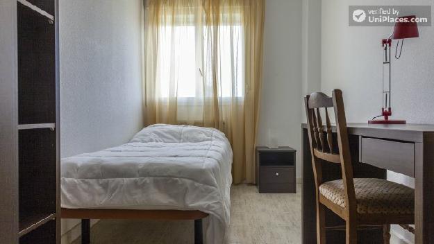 Rooms available - Nice 4-bedroom apartment for girls in Vicálvaro district