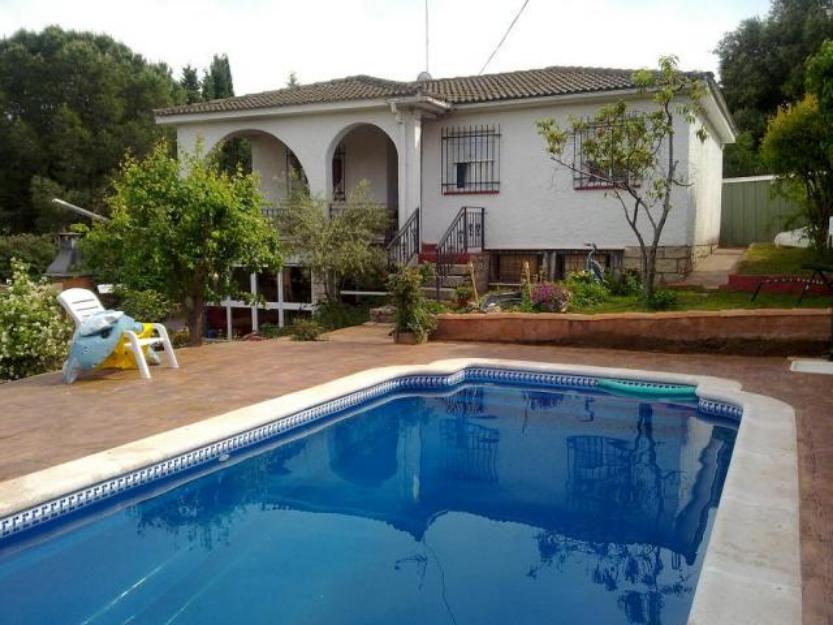 Alquilo chalet grande con piscina de agua salada,futbolin,barbacoa 28 €