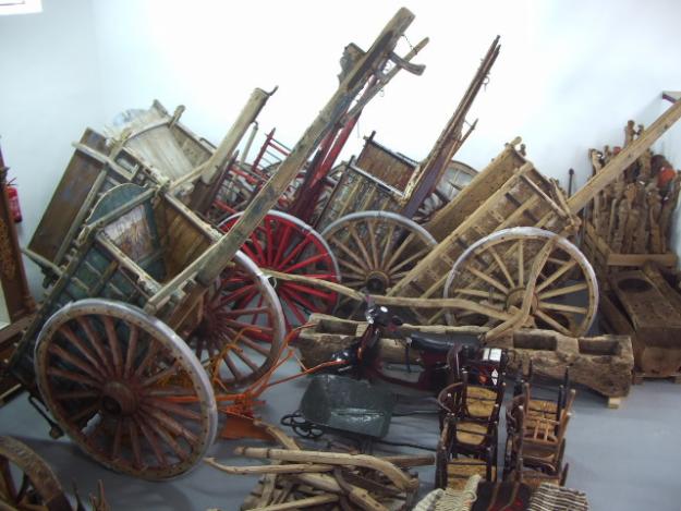 Carro antiguo de madera