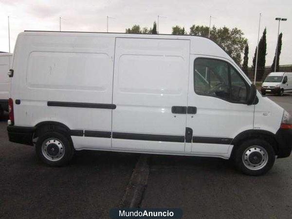 Renault Master 2.5 FURGON MEDIO SOBRELEVADO