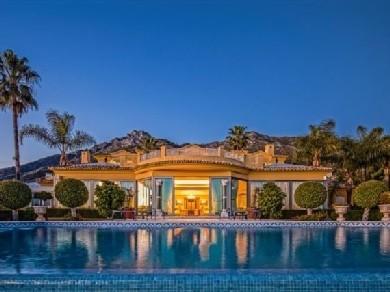 Chalet con 6 dormitorios se vende en Marbella, Costa del Sol