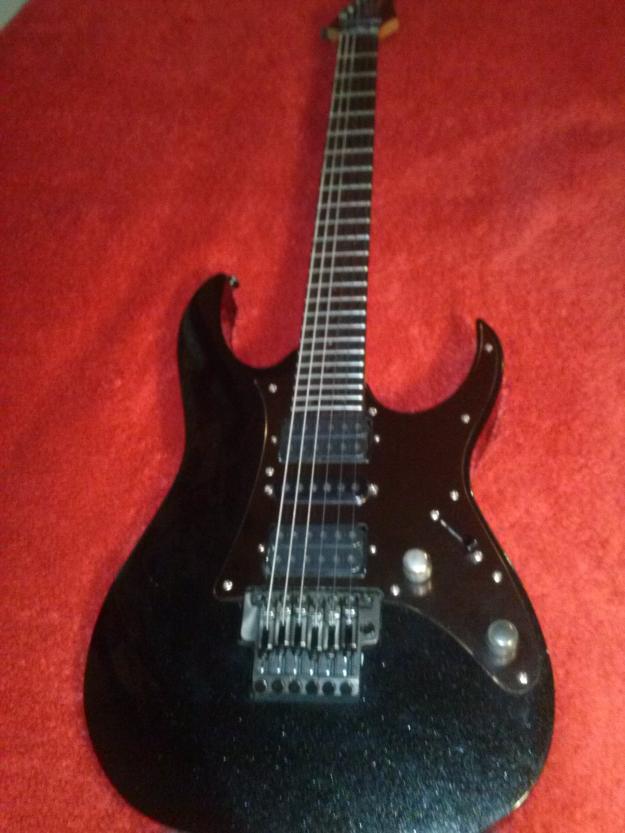 Ibanez RG2550. Pastillas cambiadas a DiMarzio Evolution. Estuche a medida. ENVÍO INCLUIDO.