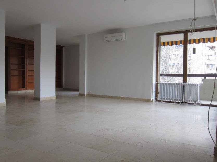 Vivienda de 4d en Urbanización con jardín, piscina y garaje en Alberto Alcocer, próximo a