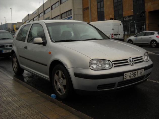 VOLKSWAGEN GOLF GOLF 1.6 CONCEPTLINE 100 3P 3861
